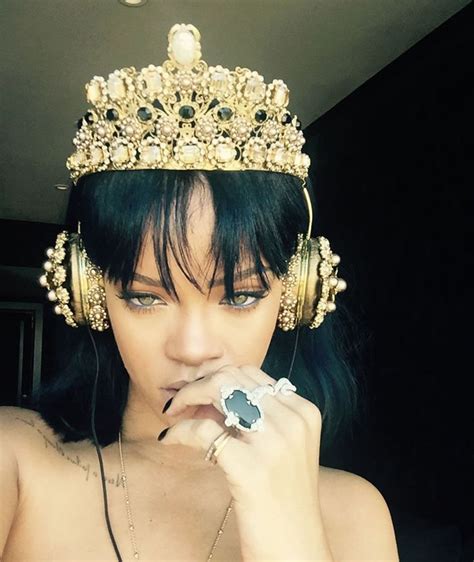 rihanna selfie with headphones